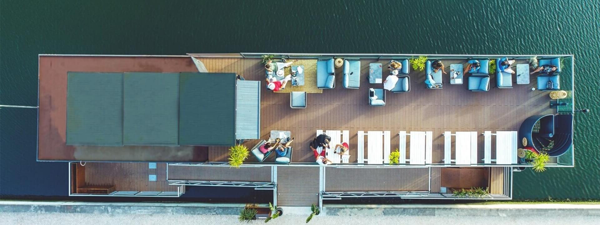 Laguna: the floating restaurant